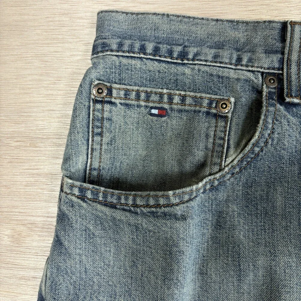 Vintage Tommy Hilfiger Jeans Mens 42x30 Blue Light Wash Cotton Loose fit Denim